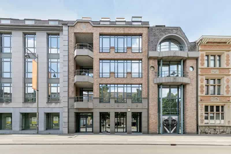 HANDELSRUIMTE (286 M2) + TERRAS (65M2) TE HASSELT- CENTRUM