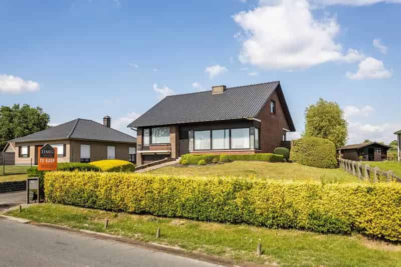 Solide alleenstaande woning op een prachtige locatie