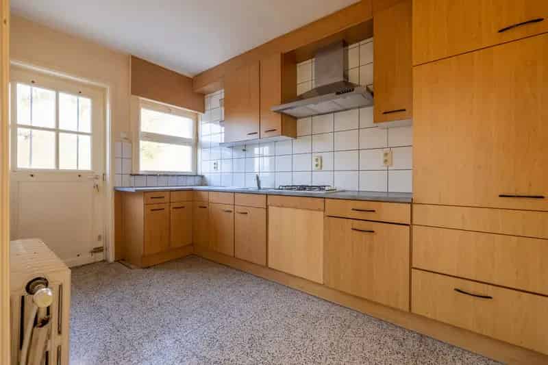 Charmante, te renoveren villa met 4 slaapkamers in Eeklo