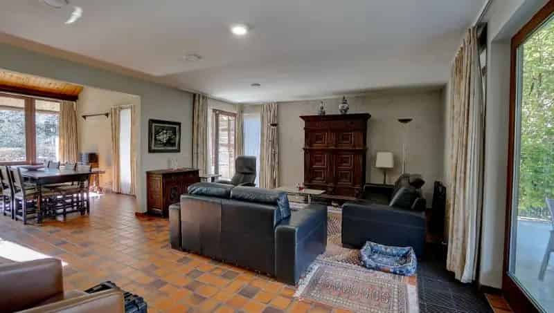 Moderne villa stijl van 245m² op 14 are palende aan golfdomein