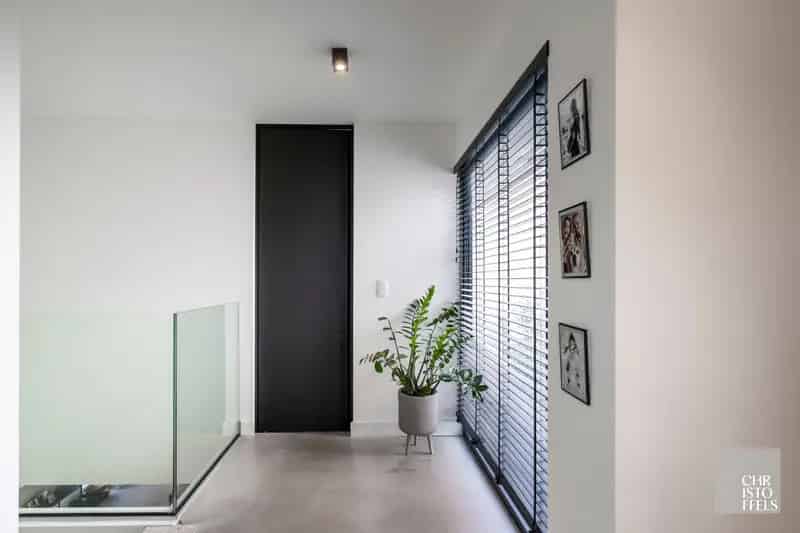 Residentieel gelegen eigentijdse en energiezuinige villa.