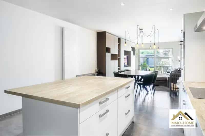 Knappe energiezuinige woning te Overmere