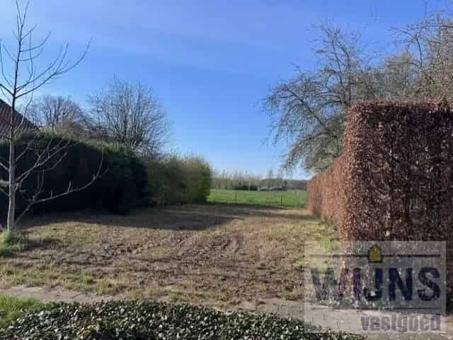Bouwgrond met vergunde woning