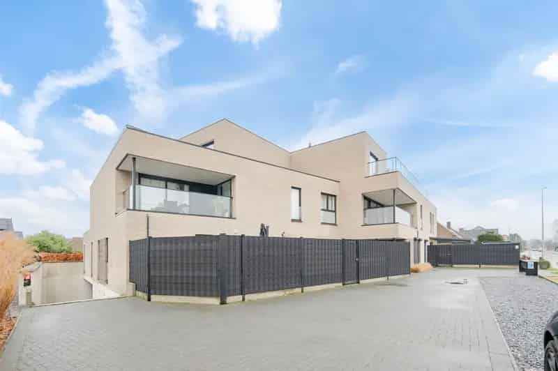 Penthouse met 3 slaapkamers, ruim terras en 2 autostaanplaatsen
