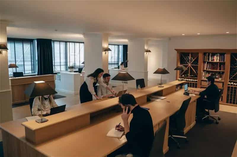 Kantoorruimte van 447m² te huur