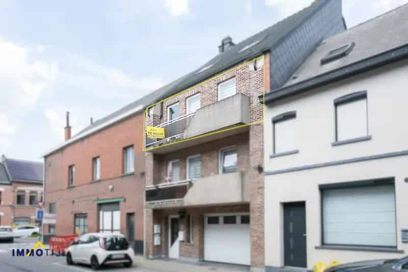Centraal gelegen 2 slpk-appartement, terras en parkeerplaats!
