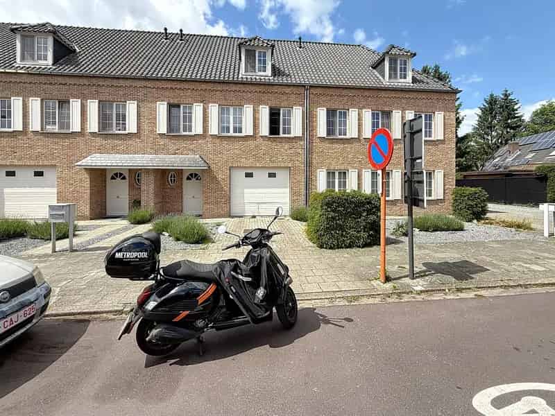 Te Huur: Ruime Rijwoning met 4 slaapkamers en Garage