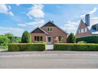 Villa te renoveren nabij centrum - 3 slaapkamers - garage - tuin