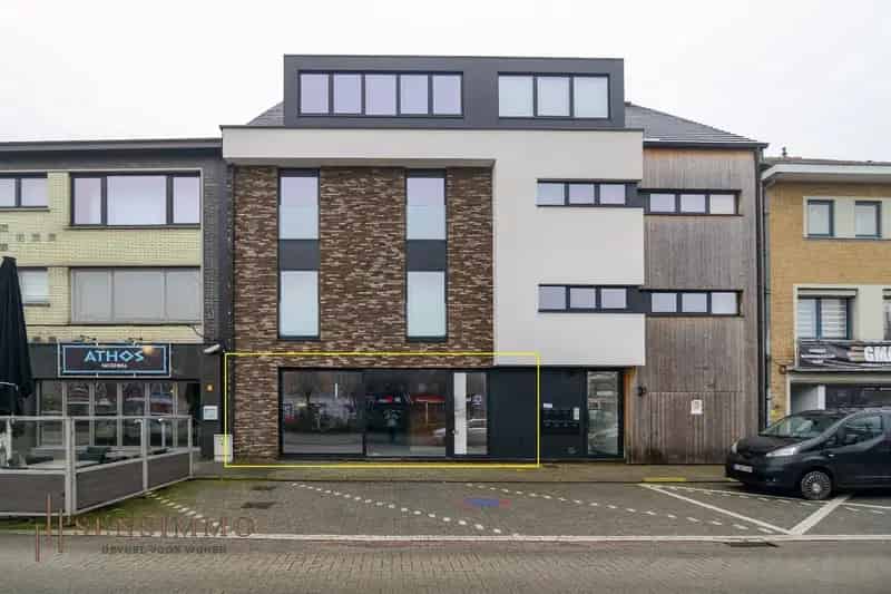 Nieuwbouw casco handelspand met twee private autostaanplaatsen