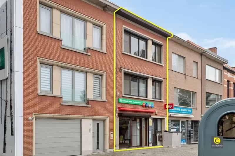 Handelsgelijksvloers met duplex appartement