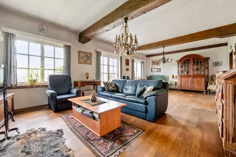Te renoveren villa met grote tuin