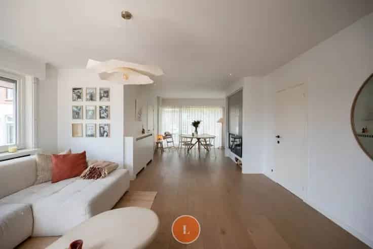 Gerenoveerde Halfopen Woning met Tuin en Garage