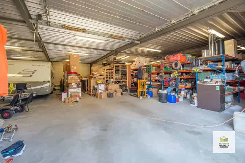 Ruime loods (288m2) met woonst te Verrekijker Wingene