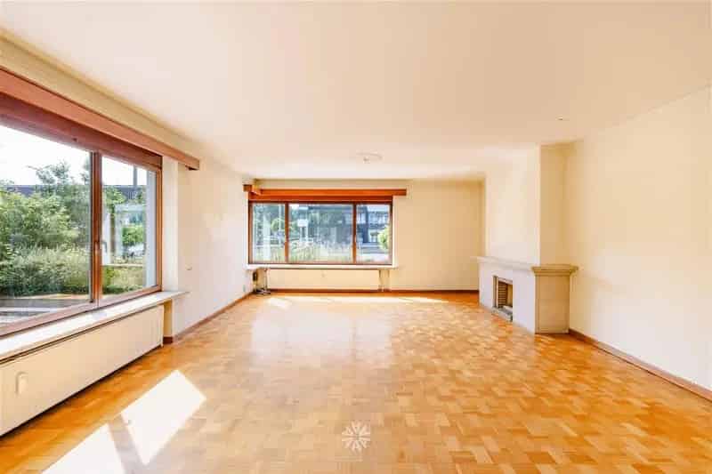 SINT-DENIJS-WESTREM - Gelijkvloerse commerciële ruimte (120m²) op toplocatie