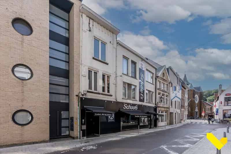 Uniek & Centraal Gelegen Handelspand Met Groot Appartement