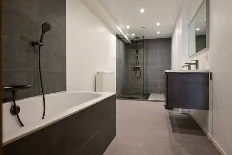 Ruime gezinswoning met twee zonneterrassen in Oostende.