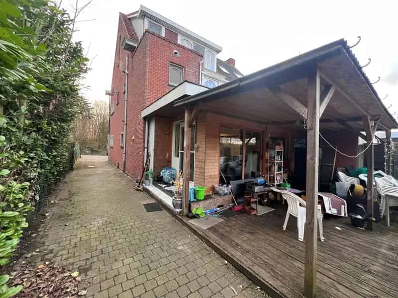 Enorme gezinswoning op 463 m² met 5 slaapkamers en 2 badk.