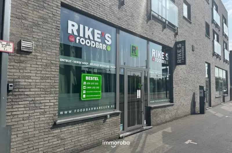 TE KOOP: Commerciële buitenkans! Verhuurd handelspand aan het station in Waregem. Foodbar blijft open!