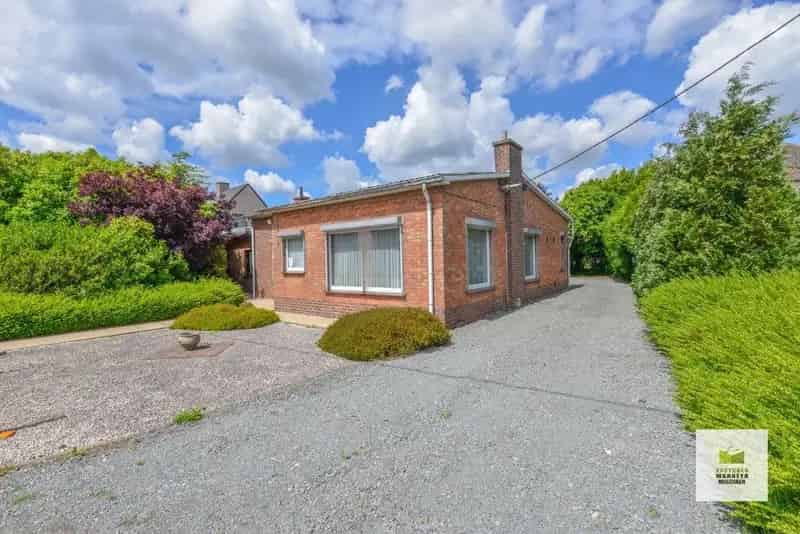 Bungalow met 4 slaapkamers op perceel van 801m2 op centrale ligging te Beernem