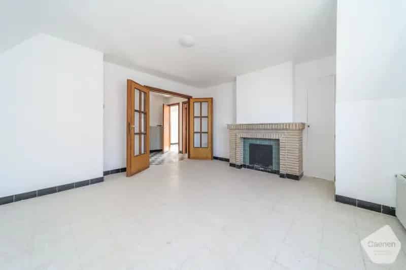 Halfopen woning te koop met vergunde indeling in 3 appartementen – prachtig gelegen met zicht op natuurreservaat, vlakbij het centrum!