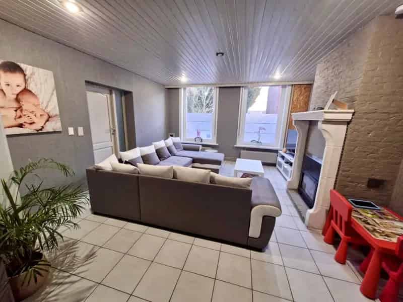 RUIME WONING MET 4 SLPKS EN TERRAS (50M²)