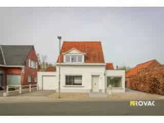 Huis te Koop Meulebeke - Rustige Woning met Garage en Mogelijkheid tot Extra Grond