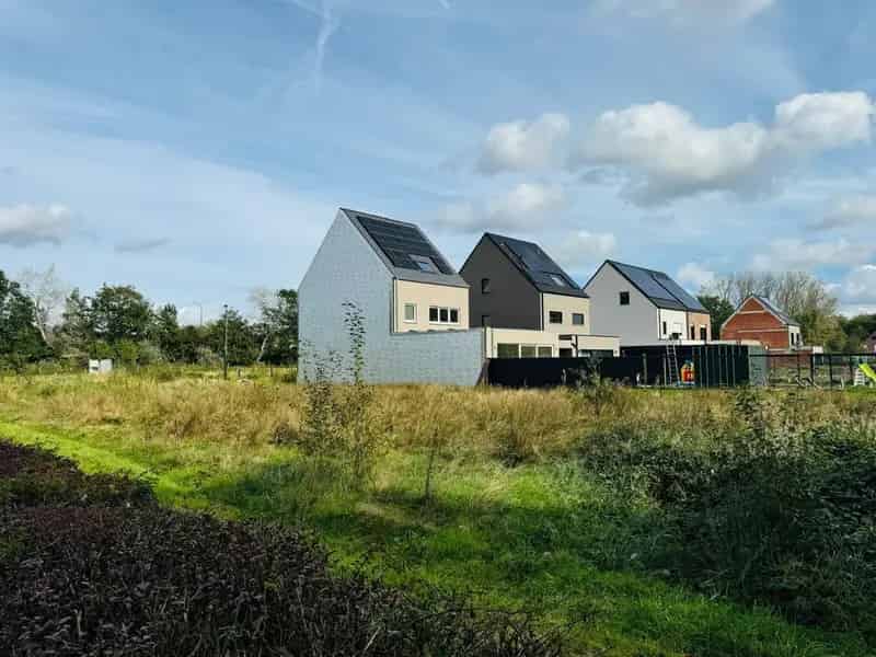 Half open bouwgrond aan het natuurgebied FORT VAN MERKSEM.