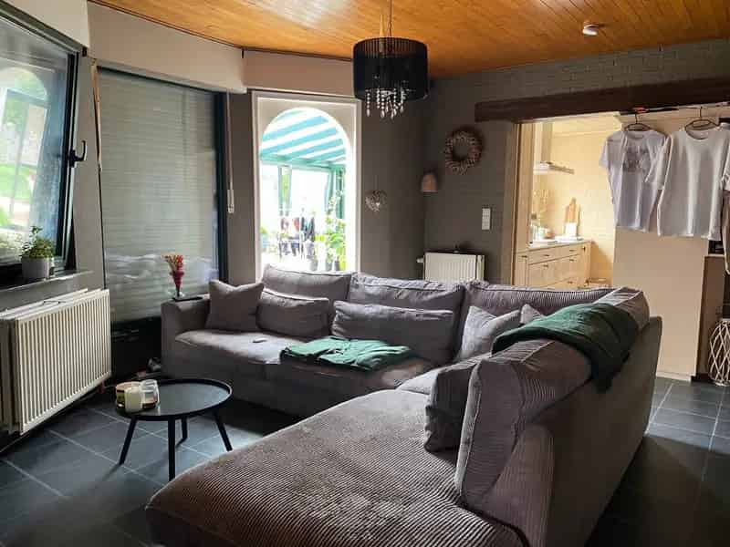 Buitengewone woning te koop in Lievegem (Waarschoot) op 665m² grond.