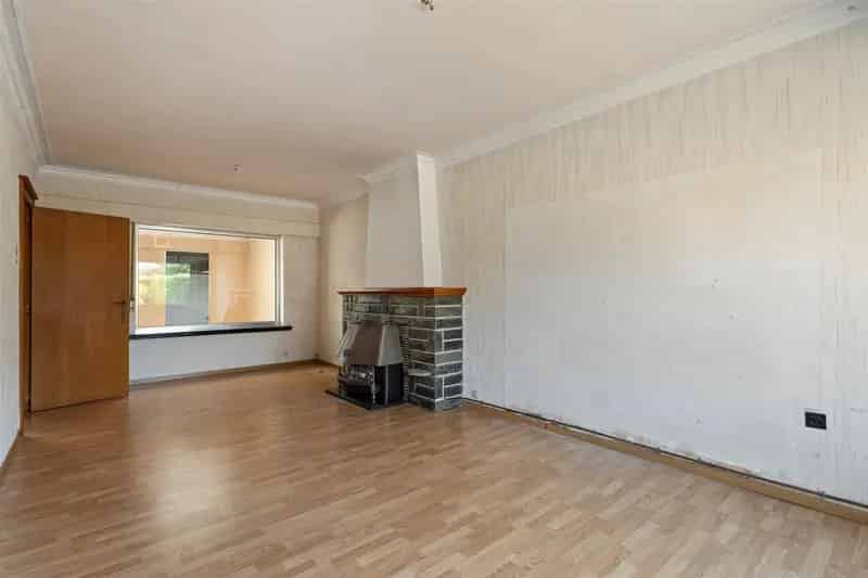 Te renoveren rijwoning op een rustige locatie in Kemzeke