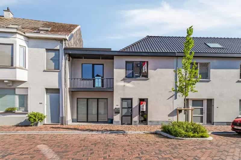🏡  Instapklare gezinswoning TE KOOP met garage en zonnige binnenkoer in KLUISBERGEN!