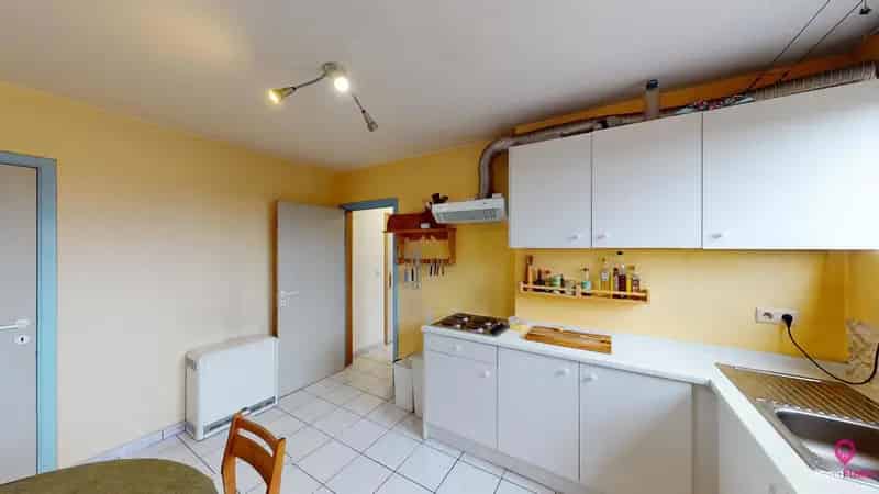 Instapklaar appartement in Genk met lift en ruime slaapkamer