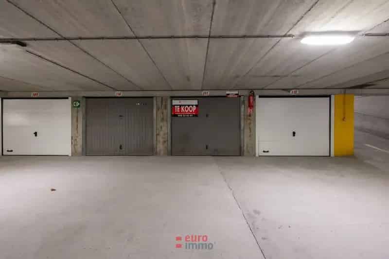 Gesloten garagebox op uiterst centrale ligging te koop!