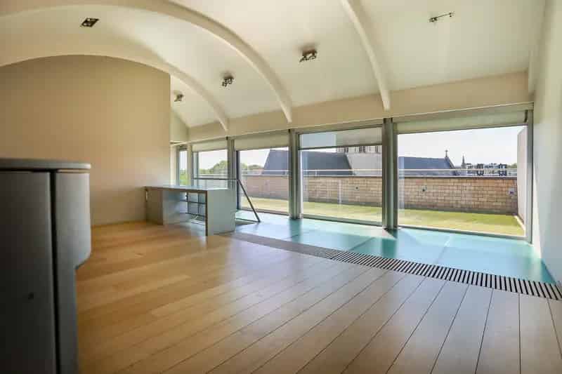 Lichtrijke Loft te Huur met Mezzanine en Terras