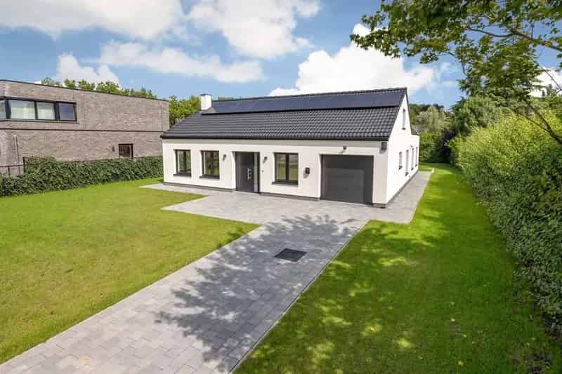 Stijlvol gerenoveerde villa met ruime tuin