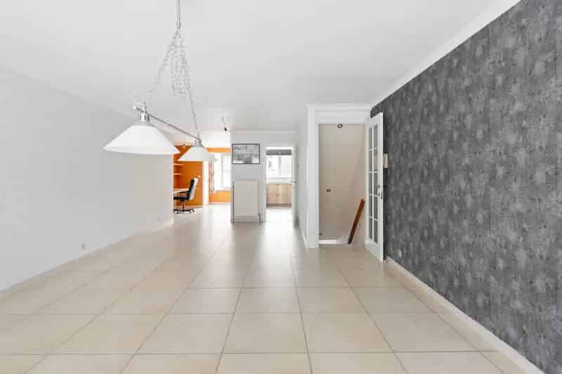 Gezellige eengezinswoning met twee slaapkamers, garage en stadstuin
