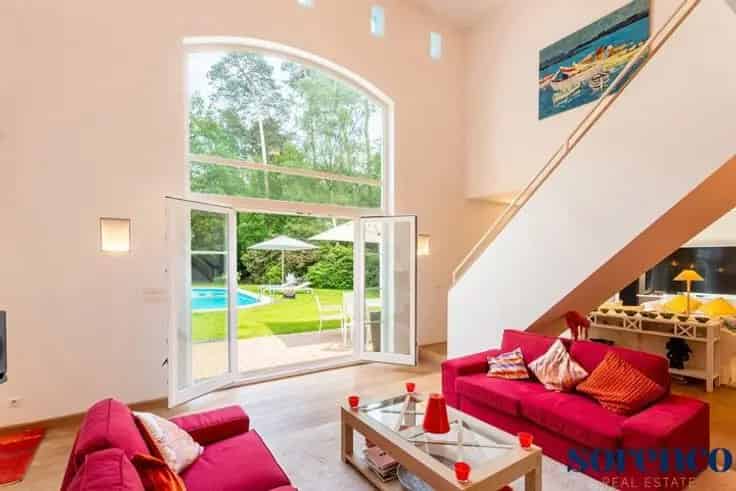 Moderne Villa te Koop in 's Gravenwezel