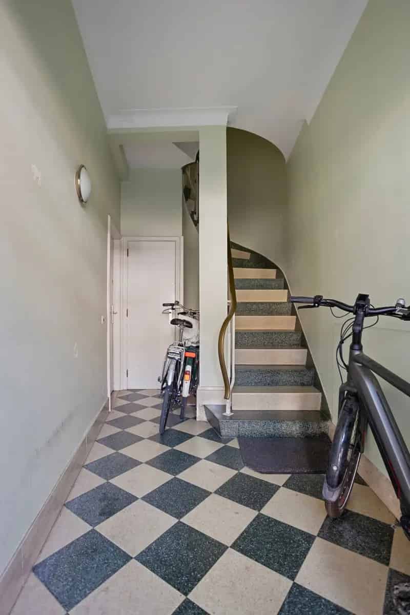 Vergund opbrengsteigendom met handelszaak + 3 appartementen