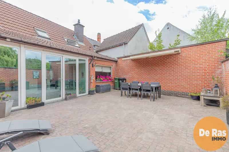NIEUWERKERKEN–Gezellige woning met terras, centrale ligging!