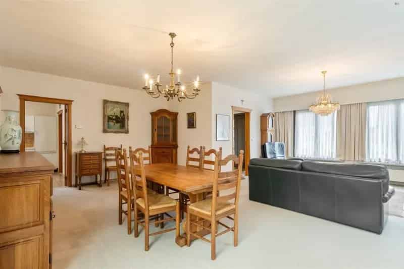 Goed onderhouden, ruime bungalow op 594m² grond