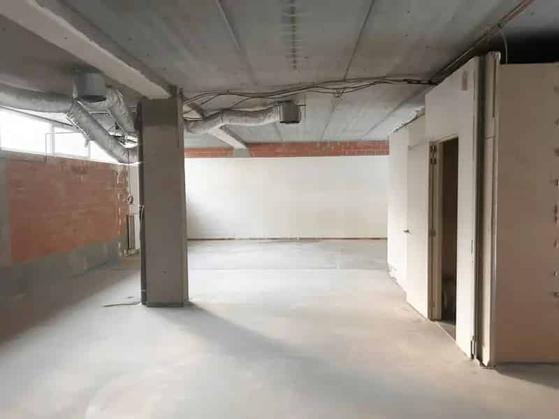 MODERN COMMERCIEEL GELIJKVLOERS VILVOORDE