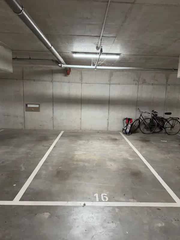 Overdekte parkeerplaats te koop in Sint-Niklaas