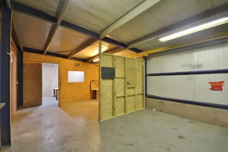 Ruim en functioneel magazijn op toplocatie in Sint-Truiden