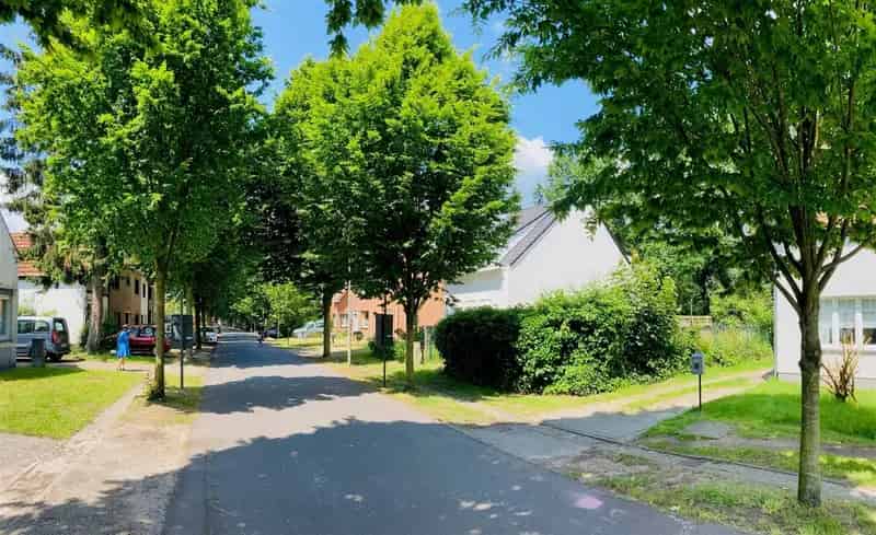 Nieuwbouw 3-gevel woning in een groen en rustig kader.