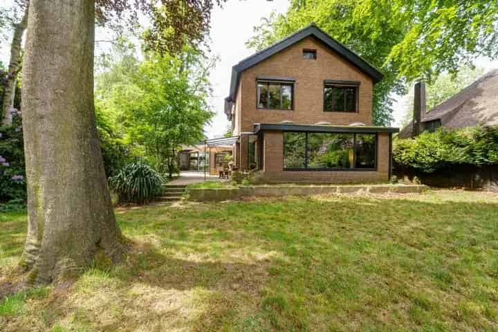 Instapklare 4 slk woning in een oase van groen te Brasschaat