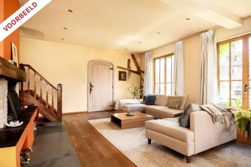 Ruime villa met extra woonhuis/praktijk op 4853m²!