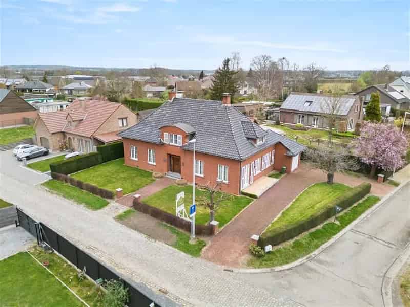 KARAKTERVOLLE WONING MET VEEL POTENTIEEL IN HET GEZELLIGE ORDINGEN