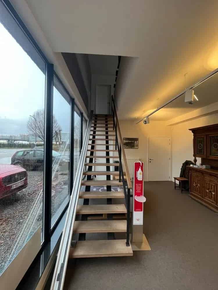 Bedrijfsgebouw +/- 775m²