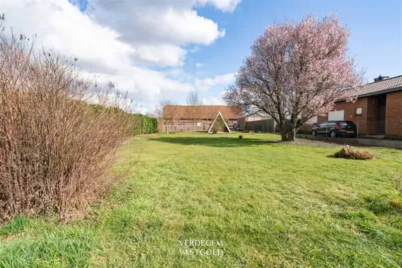 Mooi perceel bouwgrond van 908m² voor open bebouwing
