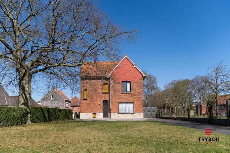 🏡 Ruime woning met potentieel op groot perceel in het centrum van Langemark