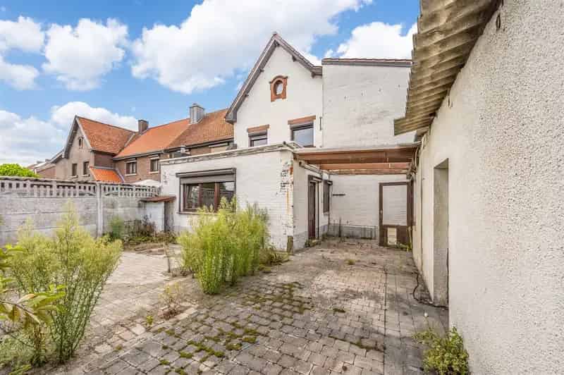 Te renoveren halfopen woning in Genk